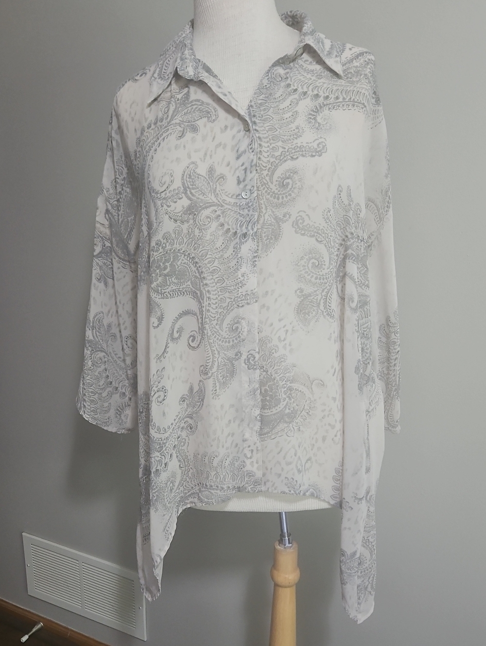 Chico's Sheer Paisley-Print Button Front Tunic - White & Light Gray